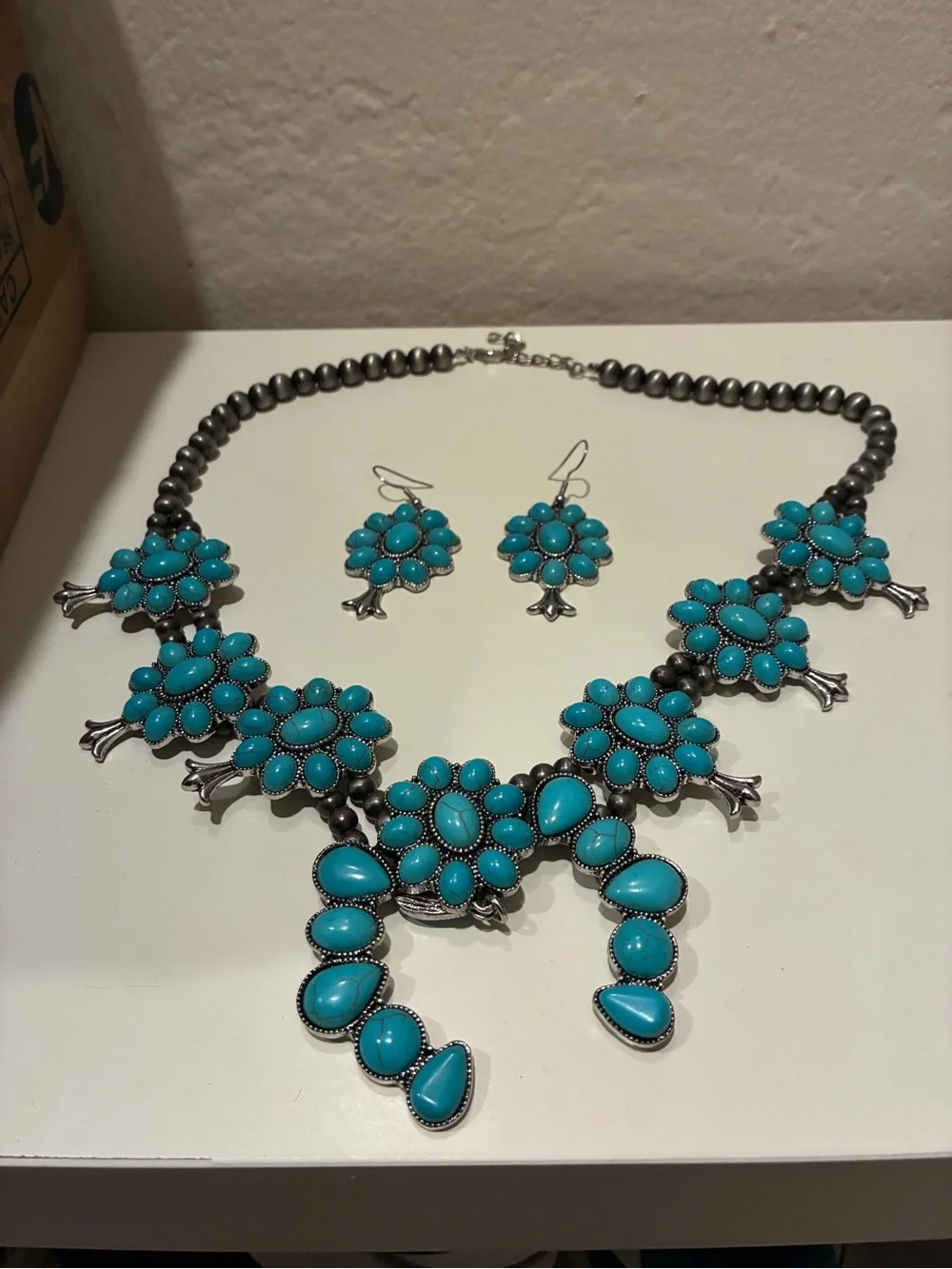 Faux Turquoise Floral Statement Necklace and Earring Set - Blue
